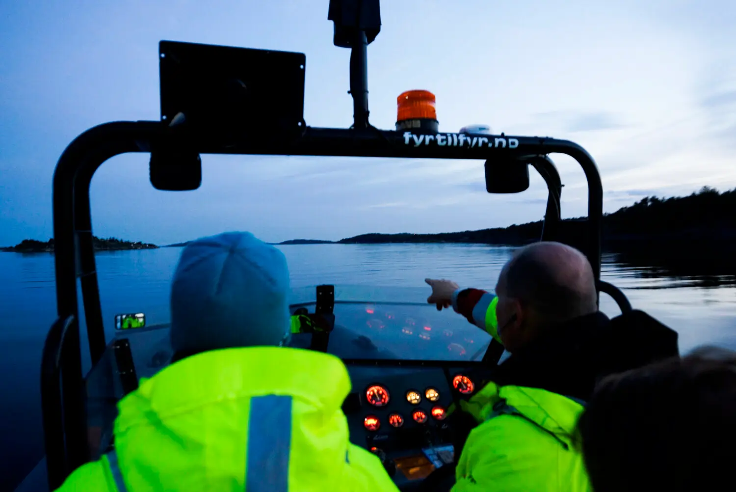 Lær om fyrene og hvordan vi navigerer på fyrene. Bli med på nattseiling med kveldsmat på færder fyr.