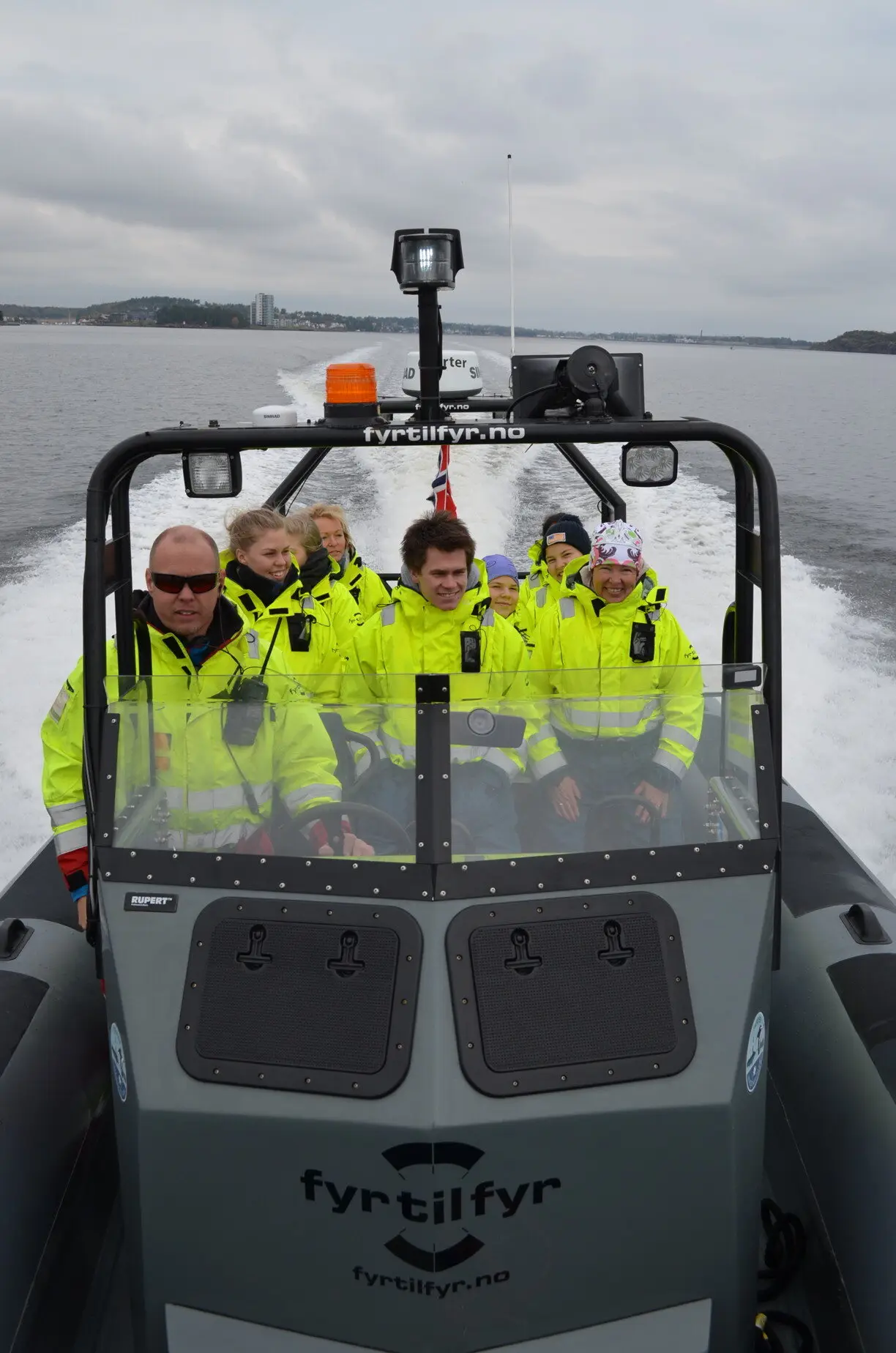 Fantastisk flott familietur med Fyr til Fyrs RIB i Færder Nasjonalpark - vi hadde med passasjerer fra 8 år til 83 år - og alle hadde en fantastisk opplevelse på sjøen.