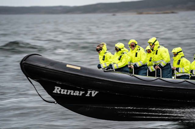 Baugen på Runar IV med passasjerer om bord